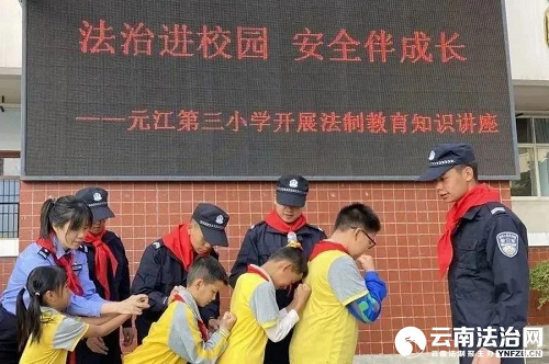 刑事辩护云南监狱警察送“法”进校园 守护“少年的你”